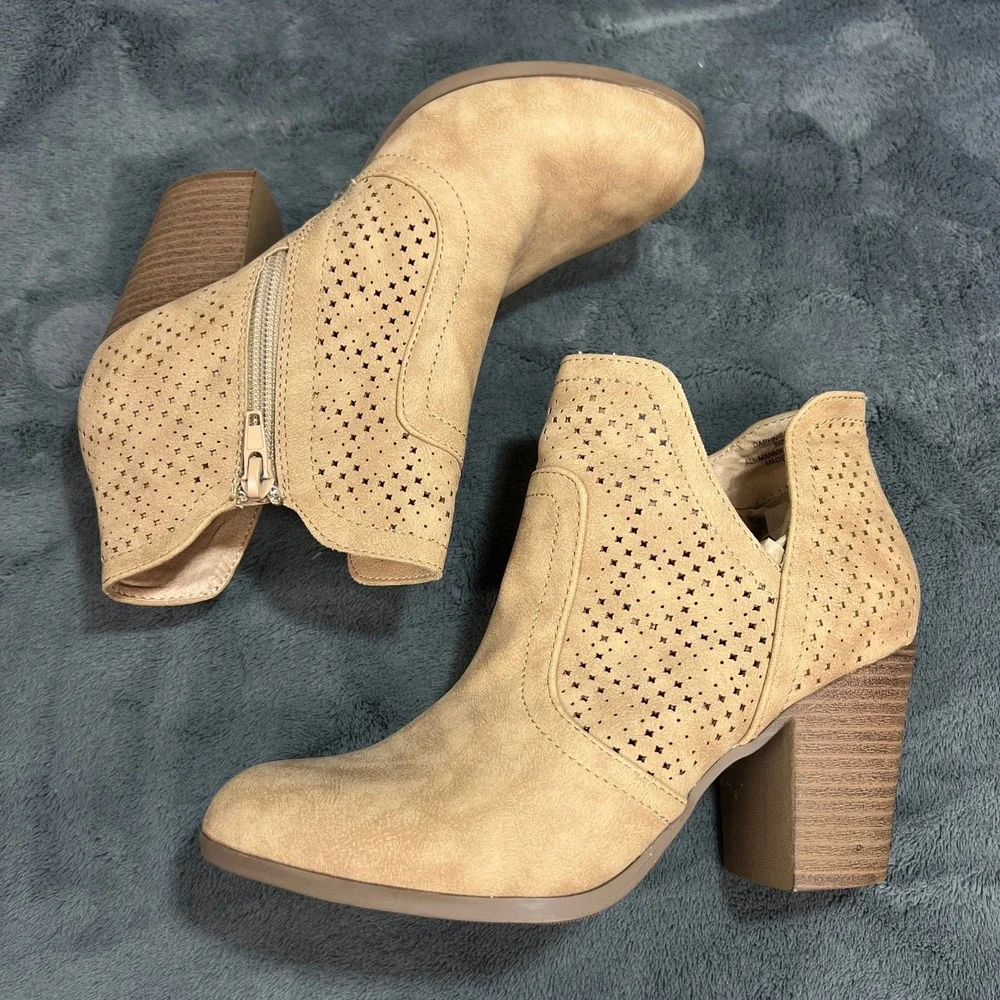 Madden Girl Daphnie Tan Perforated V-Cut Ankle Booties DAPH01J1 Womens 6